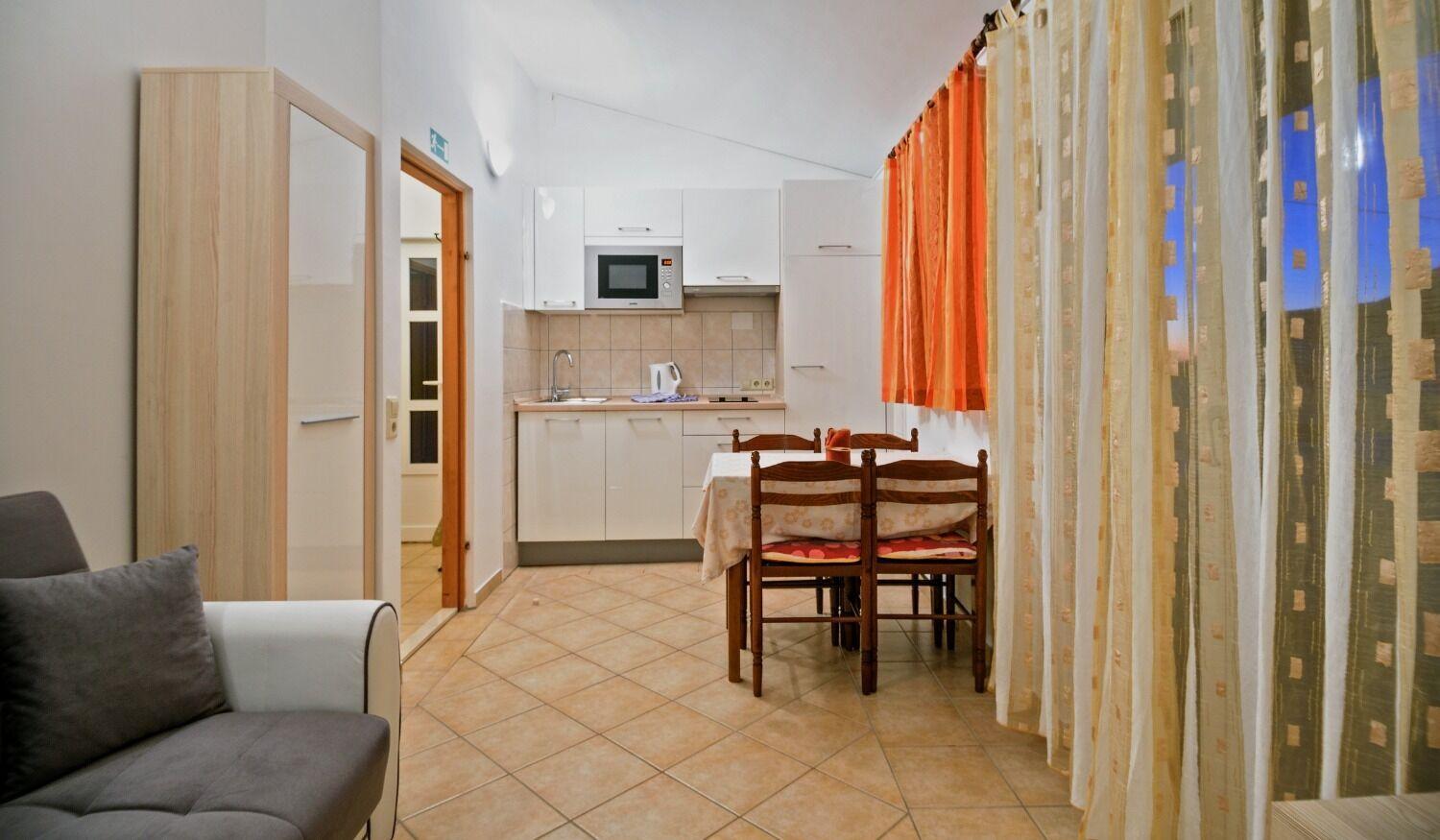 Apartments Bisernica-With Pool ราชานิ ภายนอก รูปภาพ