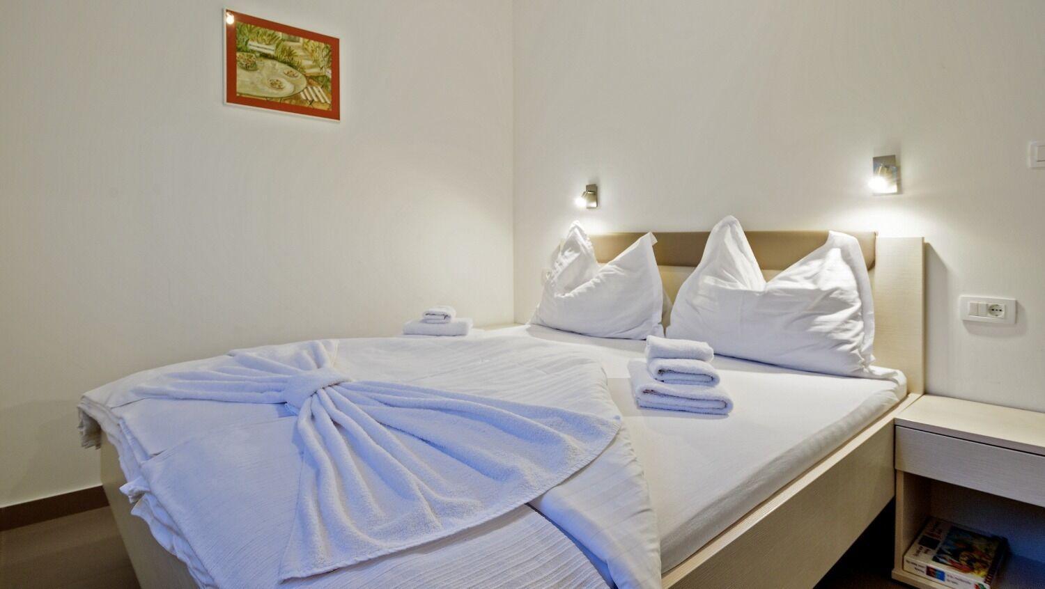 Apartments Bisernica-With Pool ราชานิ ภายนอก รูปภาพ