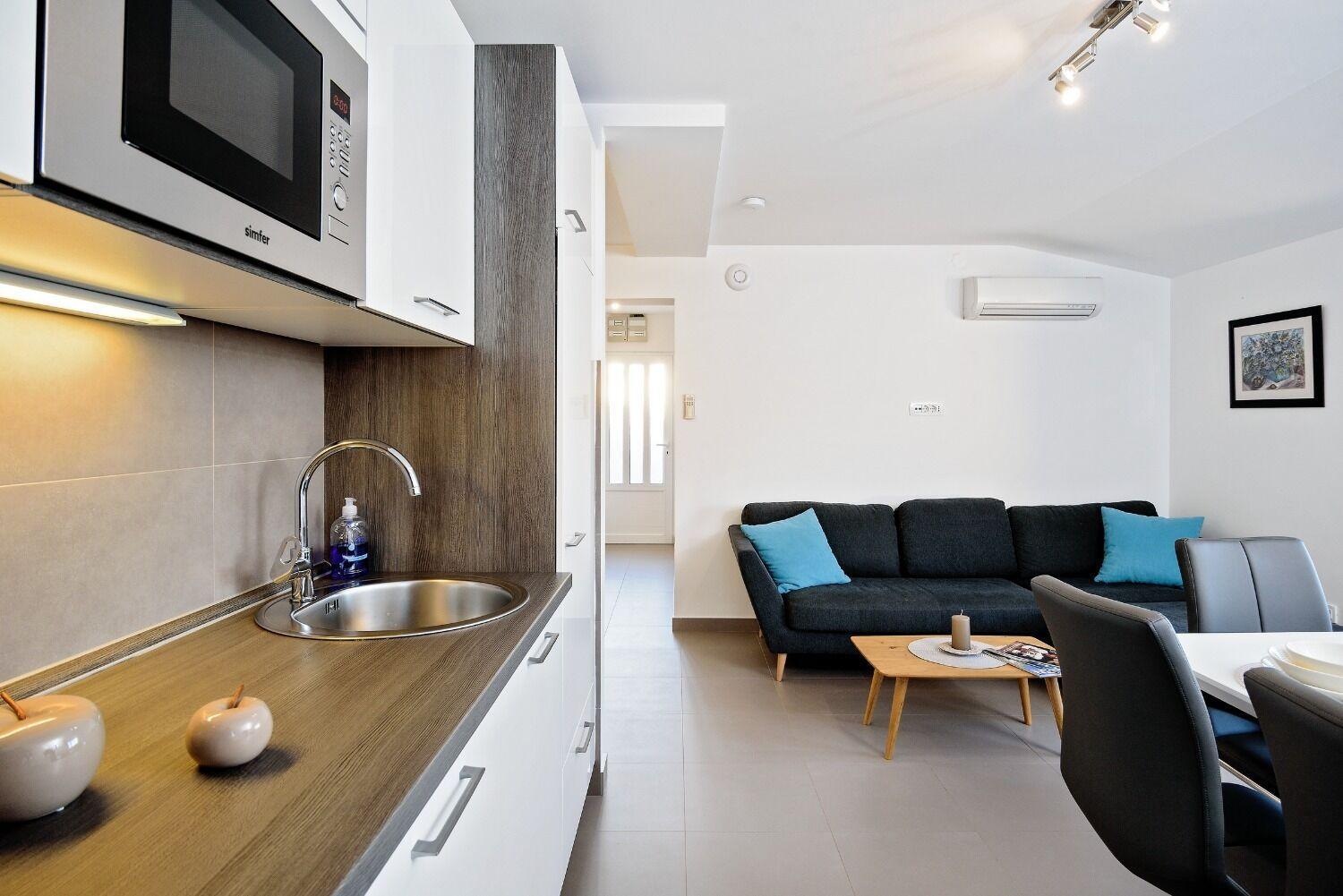 Apartments Bisernica-With Pool ราชานิ ภายนอก รูปภาพ