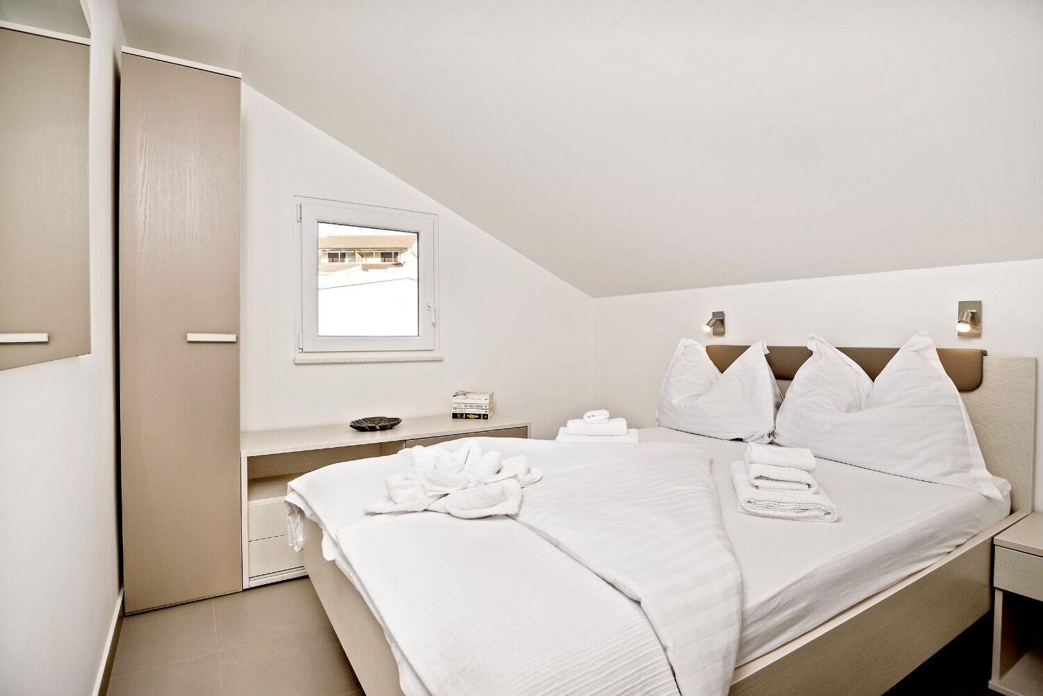 Apartments Bisernica-With Pool ราชานิ ภายนอก รูปภาพ