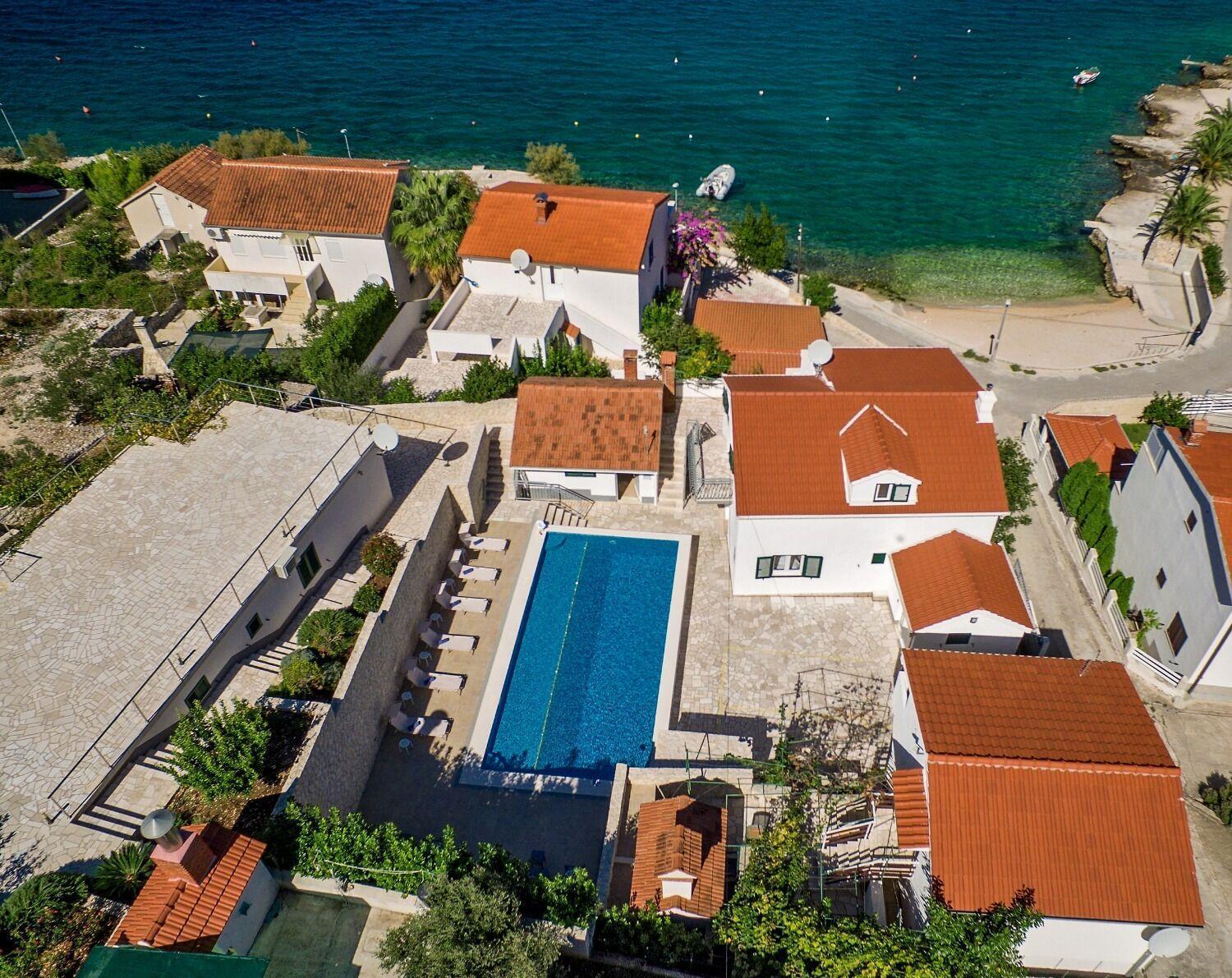 Apartments Bisernica-With Pool ราชานิ ภายนอก รูปภาพ