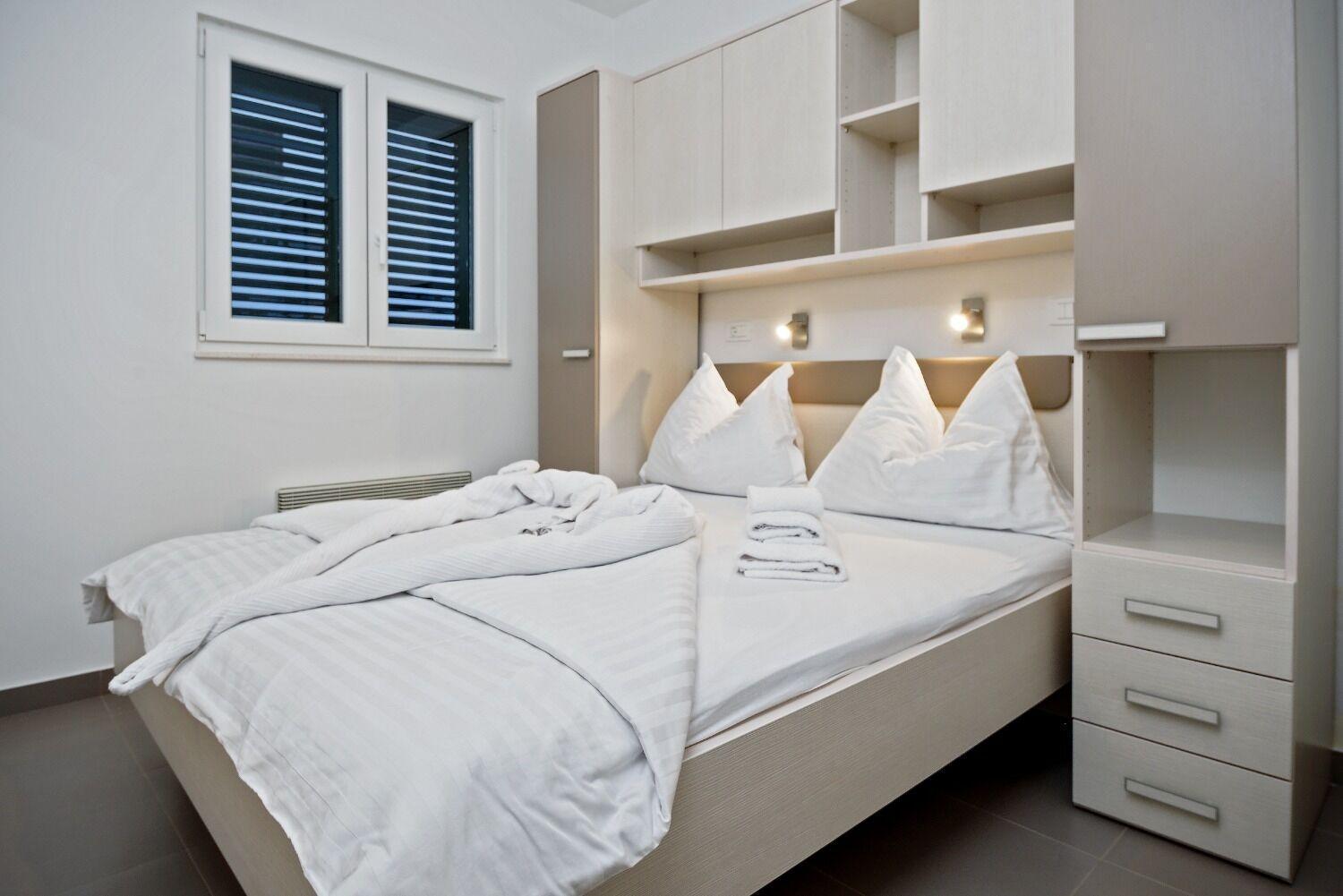 Apartments Bisernica-With Pool ราชานิ ภายนอก รูปภาพ