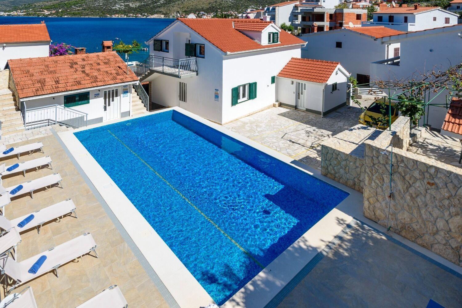 Apartments Bisernica-With Pool ราชานิ ภายนอก รูปภาพ