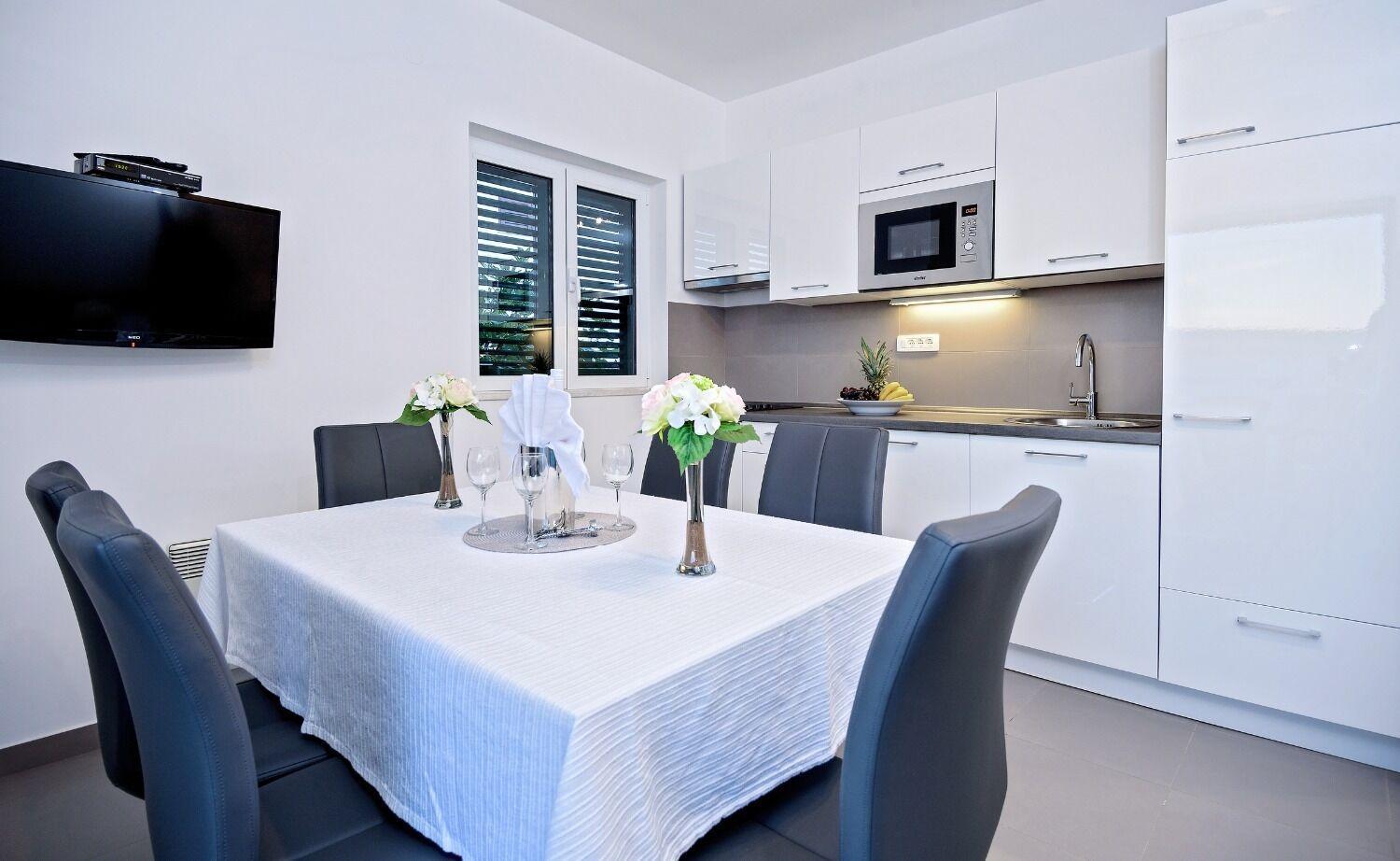 Apartments Bisernica-With Pool ราชานิ ภายนอก รูปภาพ