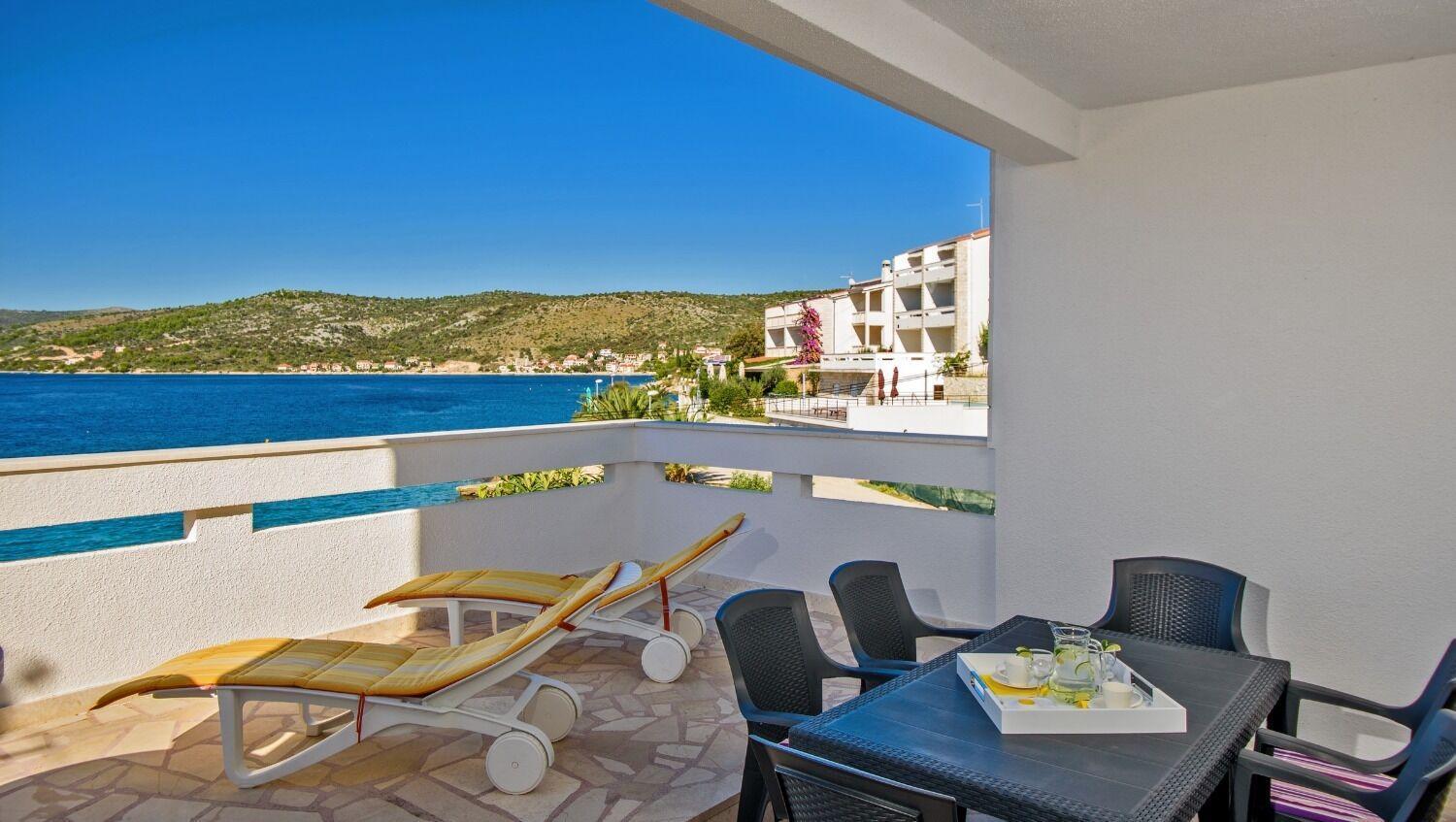 Apartments Bisernica-With Pool ราชานิ ภายนอก รูปภาพ