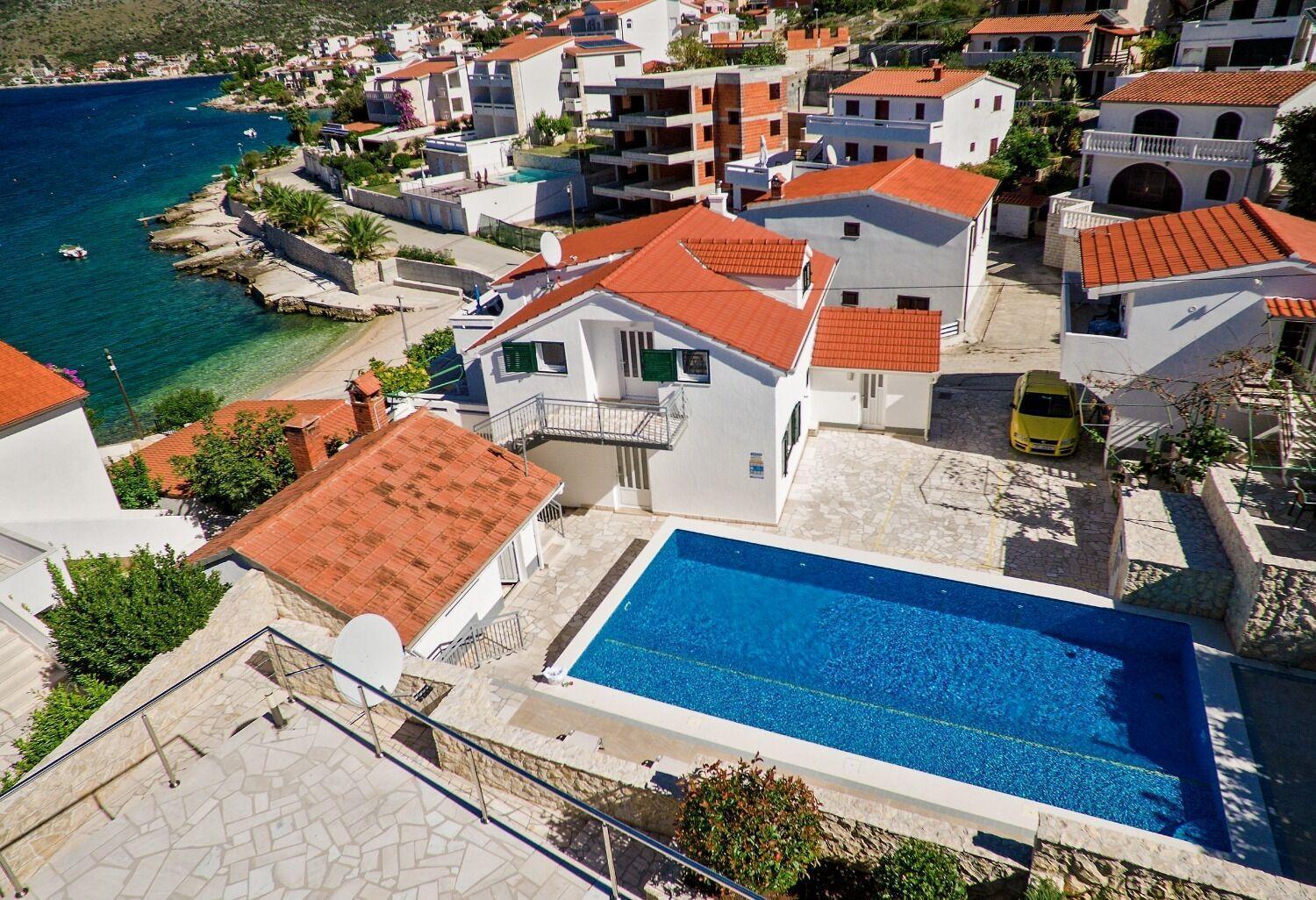 Apartments Bisernica-With Pool ราชานิ ภายนอก รูปภาพ
