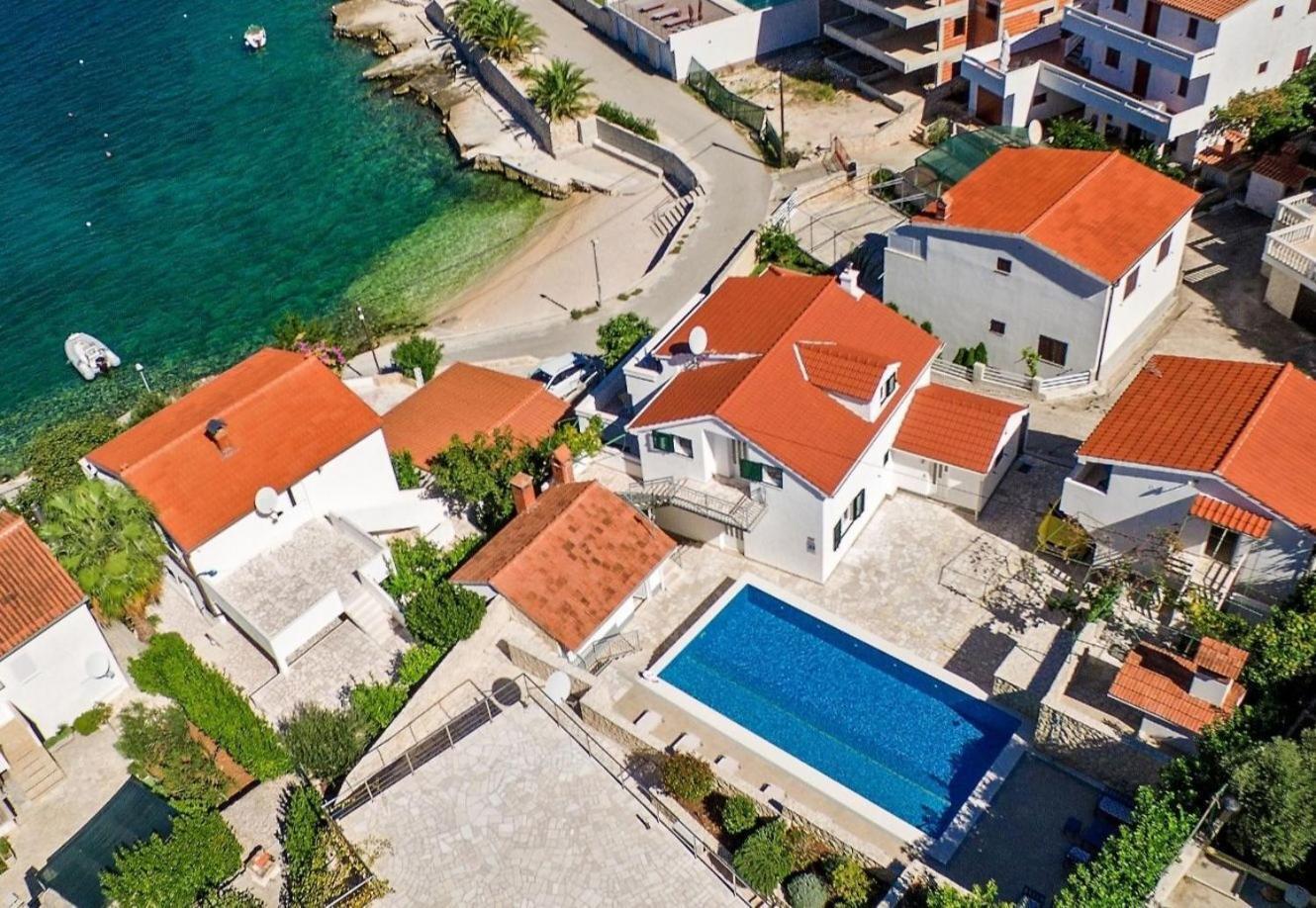 Apartments Bisernica-With Pool ราชานิ ภายนอก รูปภาพ