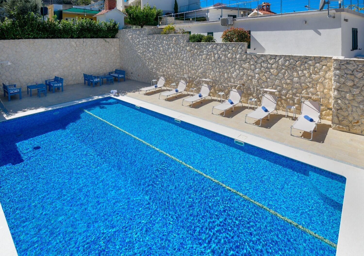 Apartments Bisernica-With Pool ราชานิ ภายนอก รูปภาพ