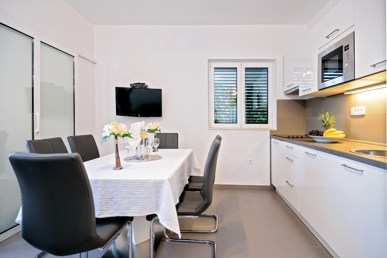 Apartments Bisernica-With Pool ราชานิ ภายนอก รูปภาพ