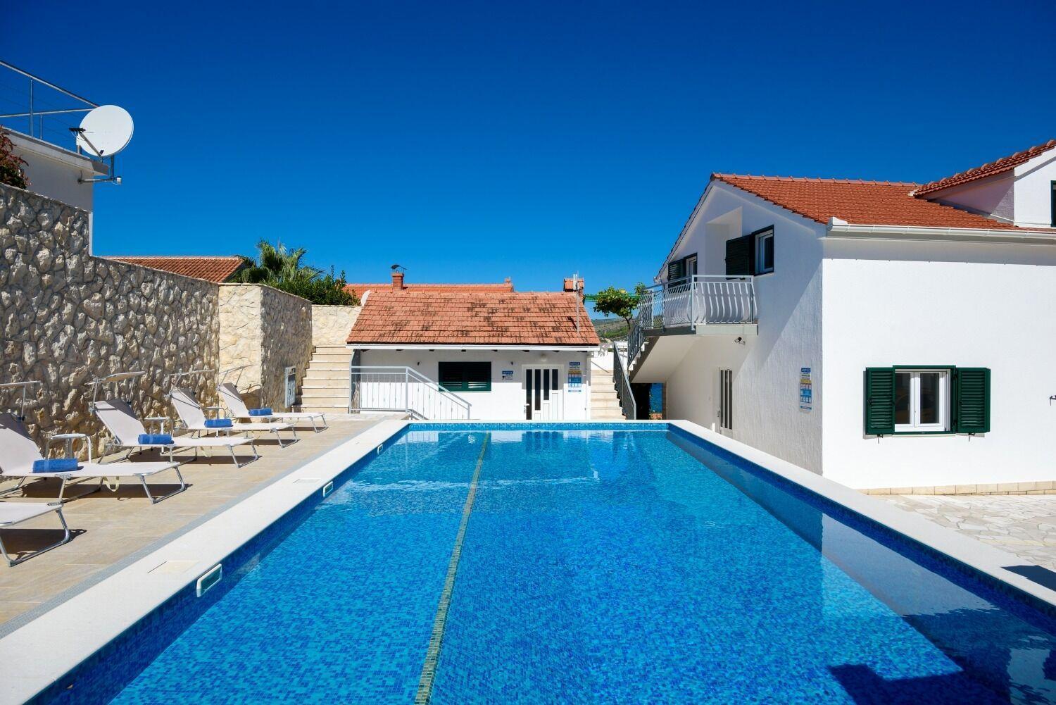 Apartments Bisernica-With Pool ราชานิ ภายนอก รูปภาพ