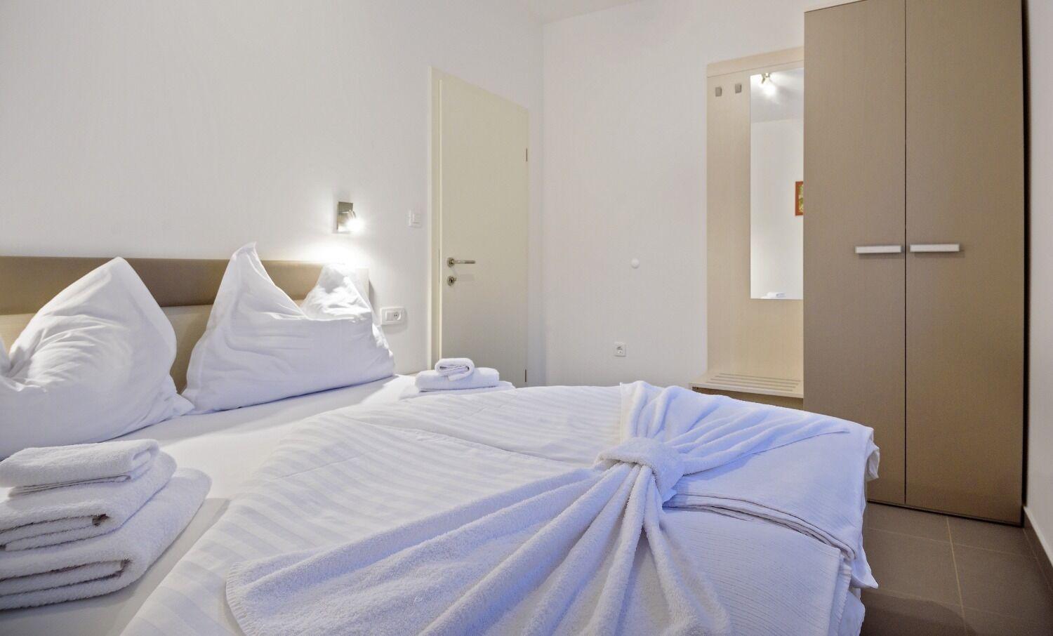 Apartments Bisernica-With Pool ราชานิ ภายนอก รูปภาพ